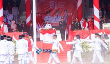Upacara HUT ke-81 RI di di Stadion Bessai Berinta, Bontang.(Dok. Diskominfo Kota Bontang.)