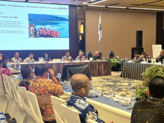 Wali Kota Bontang Neni Moerniaeni memimpin Rakor Forkopimda dan Stakeholders pada sesi kedua di The Rinra Makassar, Kamis (20/8/2026). (Foto: Qadlie/JP)