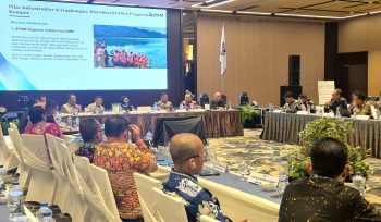 Wali Kota Bontang Neni Moerniaeni memimpin Rakor Forkopimda dan Stakeholders pada sesi kedua di The Rinra Makassar, Kamis (20/8/2026). (Foto: Qadlie/JP)