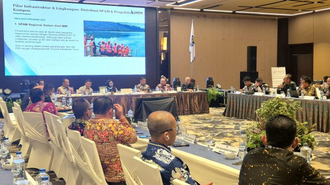 
					Wali Kota Bontang Neni Moerniaeni memimpin Rakor Forkopimda dan Stakeholders pada sesi kedua di The Rinra Makassar, Kamis (20/8/2026). (Foto: Qadlie/JP)