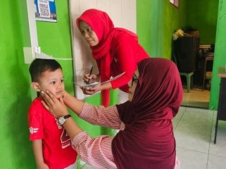 Pelayanan Balitan di Posyandu Taman Hati RT 29, Kelurahan Gunung Telihan, Kecamatan Bontang Barat (Bambang/Jurnapijar)
