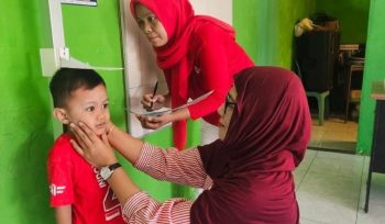 Pelayanan Balitan di Posyandu Taman Hati RT 29, Kelurahan Gunung Telihan, Kecamatan Bontang Barat (Bambang/Jurnapijar)
