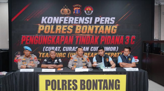 Konferensi Pers pengungkapan Tindak Pidana 3C yaitu Curat, Curas, dan Curanmor oleh Tim URC Unit Reaksi Cepat Polres Bontang pada Selasa, 18 Agustus 2026. 