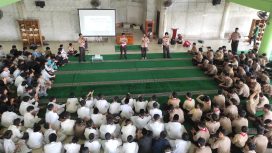 Sosialisasi PHBS kepada ratusan santri DHBS oleh SBH Bontang (Foto: Bambang)