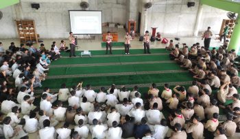 Sosialisasi PHBS kepada ratusan santri DHBS oleh SBH Bontang (Foto: Bambang)