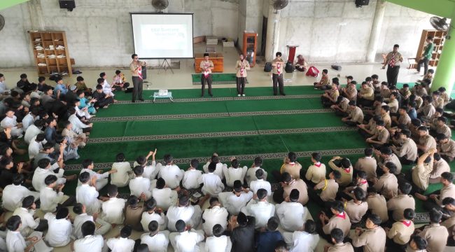 Sosialisasi PHBS kepada ratusan santri DHBS oleh SBH Bontang (Foto: Bambang)