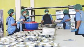Pekerja atau relawan dapur SPPD di Kota Bontang. (Dok. Jurnalpijar.com)