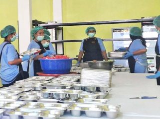 Pekerja atau relawan dapur SPPD di Kota Bontang. (Dok. Jurnalpijar.com)