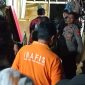 Tim Inafis dari sejumlah petugas dari Polres Bontang saat di TKP penemuan jenazah pria tergantung tali di kawasan Bontang Kuala, Sabtu (19/9/2026). (Foto: Irwan/jurnalpijar.com)
