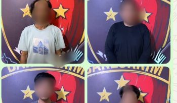 Keempat diduga tersangka pencurian kabel di stockpile PT Hutama Karya di Penajam Paser Utara, Kaltim, usai diamankan kepolisian. (Foto: Bareskrim Polres PPU)