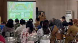 Kepala Puskesmas Bontang Barat dr. Muhammad Irzal Wijaya, M.Kes. saat menyampaikan presentasi pada Lokakarya Lintas Sektor TW III 2026 di BPU Kecamatan Bontang Barat, Selasa (29/9/2026). (Lia/jurnalpijar.com)