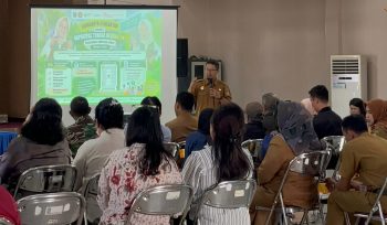 Kepala Puskesmas Bontang Barat dr. Muhammad Irzal Wijaya, M.Kes. saat menyampaikan presentasi pada Lokakarya Lintas Sektor TW III 2026 di BPU Kecamatan Bontang Barat, Selasa (29/9/2026). (Lia/jurnalpijar.com)