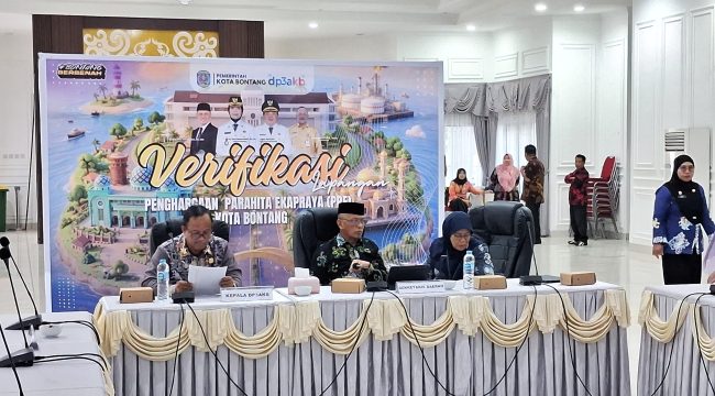 Verifikasi lapangan penyelenggaraan Pengarusutamaan Gender (PUG) secara daring di Pendopo Rumah Jabatan Wali Kota Bontang pada Kamis (22/10/2026). 